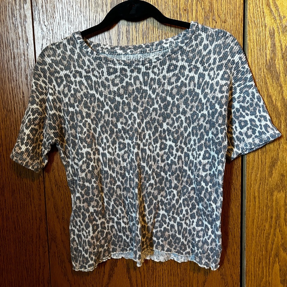 Cheetah print tee shirt size extra small.